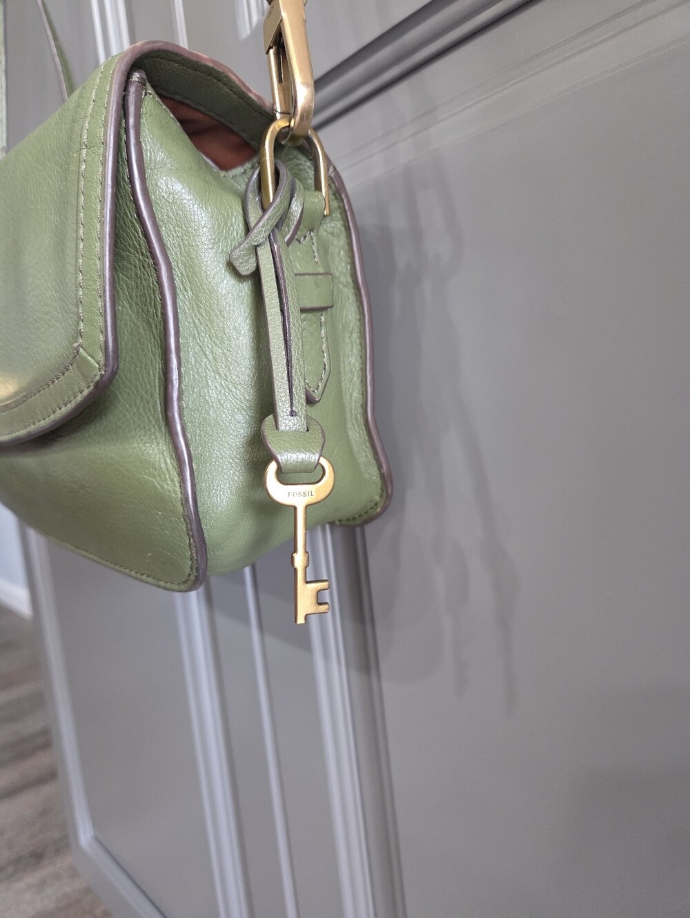 FOSSIL TURN LOCK CROSSBODY PURSE LEATHER OLIVE/ BRASS - Picture 4 of 16